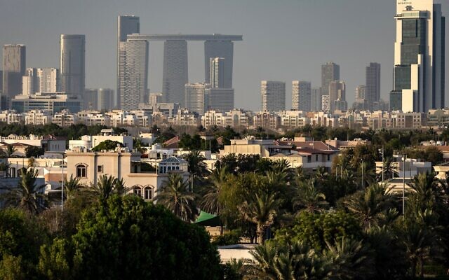 Une vue de la ligne d'horizon d'Abou Dhabi, le 14 mai 2025. (Crédit : Fadel Senna/AFP) Une vue de la ligne d'horizon d'Abou Dhabi, le 14 mai 2025. (Crédit : Fadel Senna/AFP)
