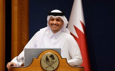 Le Premier ministre du Qatar, Mohammed bin Abdulrahman al-Thani, s'exprime lors d'une conférence de presse avec le Premier ministre libanais Nawaf Salam (non photographié) à Doha, au Qatar, le 24 juin 2025. (Crédit : Karim JAAFAR / AFP)