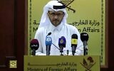 Le porte-parole du ministère des Affaires étrangères du Qatar, Majed al-Ansari, s'exprimant lors d'une conférence de presse, à Doha, le 17 juin 2025. (Crédit : Jacqueline Penney/AFPTV/AFP)