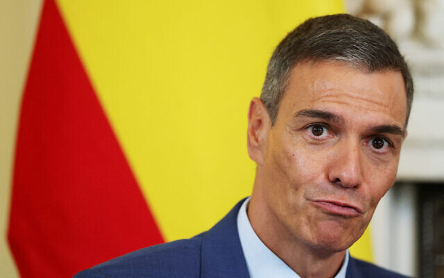 Le Premier ministre espagnol Pedro Sanchez s'exprime au début d'une réunion au 10 Downing Street, dans le centre de Londres, le 3 septembre 2025 (Photo de Toby Melville / POOL / AFP) Le Premier ministre espagnol Pedro Sanchez s'exprime au début d'une réunion au 10 Downing Street, dans le centre de Londres, le 3 septembre 2025 (Photo de Toby Melville / POOL / AFP)