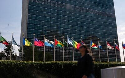 Le siège des Nations Unies se trouve à Manhattan, le 9 septembre 2025, à New York. (Crédit : SPENCER PLATT / GETTY IMAGES NORTH AMERICA / Getty Images via AFP)