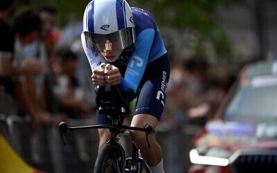 Le coureur américain Matthew Riccitello, membre de l'équipe Israel Premier Tech, lors de la 18ᵉ étape de La Vuelta a España, une boucle contre la montre de 26 km de Valladolid, à Valladolid, le 11 septembre 2025. (Crédit : Miguel Riopa/AFP)