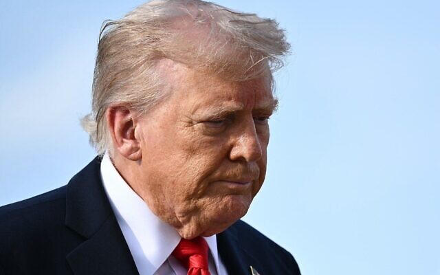 Le président américain Donald Trump se dirigeant vers l'Air Force One, à la base militaire d'Andrews, dans le Maryland, le 11 septembre 2025. (Crédit : Mandel Ngan/AFP)