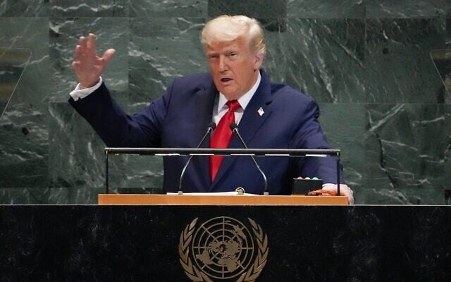 Le président américain Donald Trump prononçant un discours devant l'Assemblée générale des Nations unies, au siège de l'ONU, à New York, le 23 septembre 2025. (Crédit : Timothy A. Clary/AFP)