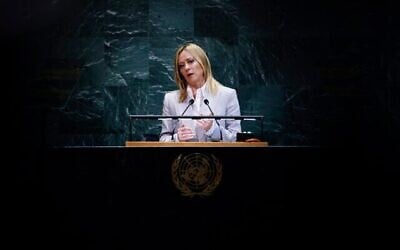 La Première ministre italienne Giorgia Meloni s'exprimant lors du débat général de l'Assemblée générale des Nations unies, à New York, le 24 septembre 2025. (Crédit : Leonardo Munoz/AFP)
