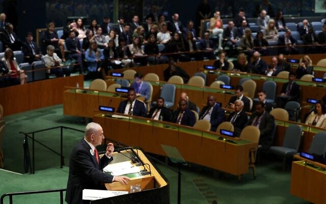 Le Premier ministre Benjamin Netanyahu s'exprimant lors du débat général de l'Assemblée générale des Nations unies, au siège de l'ONU, à New York, le 26 septembre 2025. (Crédit : Angela Weiss/AFP) Le Premier ministre Benjamin Netanyahu s'exprimant lors du débat général de l'Assemblée générale des Nations unies, au siège de l'ONU, à New York, le 26 septembre 2025. (Crédit : Angela Weiss/AFP)