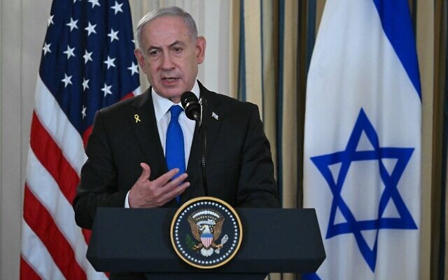 Le Premier ministre Benjamin Netanyahu participant à une conférence de presse conjointe avec le président américain Donald Trump, hors champ, dans la salle à manger d'État de la Maison Blanche, à Washington, le 29 septembre 2025. (Crédit : Andrew Caballero-Reynolds/AFP) Le Premier ministre Benjamin Netanyahu participant à une conférence de presse conjointe avec le président américain Donald Trump, hors champ, dans la salle à manger d'État de la Maison Blanche, à Washington, le 29 septembre 2025. (Crédit : Andrew Caballero-Reynolds/AFP)