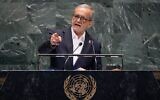Le président iranien Masoud Pezeshkian lors de la 80e session de l'Assemblée générale des Nations unies, à New York, le 24 septembre 2025. (Crédit : AP Photo/Richard Drew)