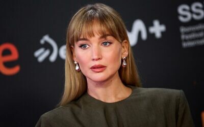 Jennifer Lawrence arrivant pour recevoir le prix Donostia lors du 73ᵉ Festival du film de Saint-Sébastien, dans le nord de l'Espagne, le 26 septembre 2025. (Crédit : Miguel Oses/AP) Jennifer Lawrence arrivant pour recevoir le prix Donostia lors du 73ᵉ Festival du film de Saint-Sébastien, dans le nord de l'Espagne, le 26 septembre 2025. (Crédit : Miguel Oses/AP)