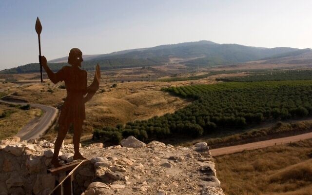 Tel Hazor, une ancienne ville cananéenne datant d'environ 3 500 ans, telle qu'elle apparaissait en 2007. (Crédit : Chen Leopold/Flash 90)
