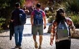 Illustration : Des étudiants sur le campus Mount Scopus de l'Université hébraïque de Jérusalem à la rentrée scolaire, le 23 octobre 2022. (Crédit : Olivier Fitoussi/Flash90)