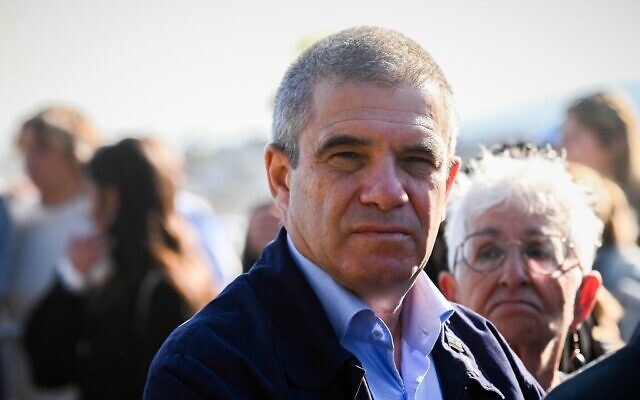 Gal Hirsch, responsable des otages au gouvernement, arrive aux funérailles du soldat israélien Oron Shaul, à Poriya Ilit, le 20 janvier 2025. (Crédit : Michael Giladi/Flash90)