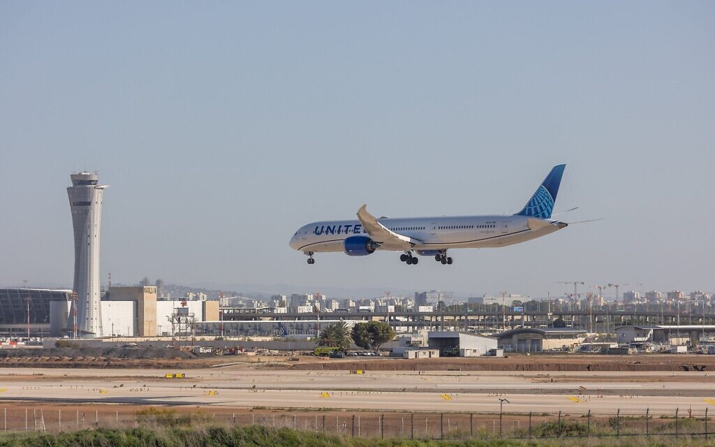 Un vol United Airlines atterrit à l'aéroport international Ben Gurion, près de Tel Aviv, le 31 mars 2025. Illustration (Crédit : Yossi Aloni/ FLASH90)