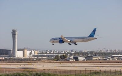 Un vol United Airlines atterrit à l'aéroport international Ben Gurion, près de Tel Aviv, le 31 mars 2025. Illustration (Crédit : Yossi Aloni/ FLASH90)
