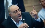Le député Nissim Vaturi s'exprimant lors d'une réunion d'une commission, à la Knesset, à Jérusalem, le 4 août 2025. (Crédit : Yonatan Sindel/Flash90)