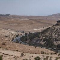 Vue de la zone du projet E1 prévu entre Jérusalem et Maale Adumim, vue le 21 août 2025. (Crédit : Jamal Awad/Flash90)