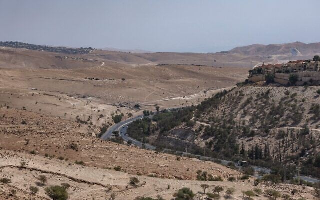 Vue de la zone du projet E1 prévue entre Jérusalem et Maale Adumim, le 21 août 2025. (Crédit : Jamal Awad/Flash90)