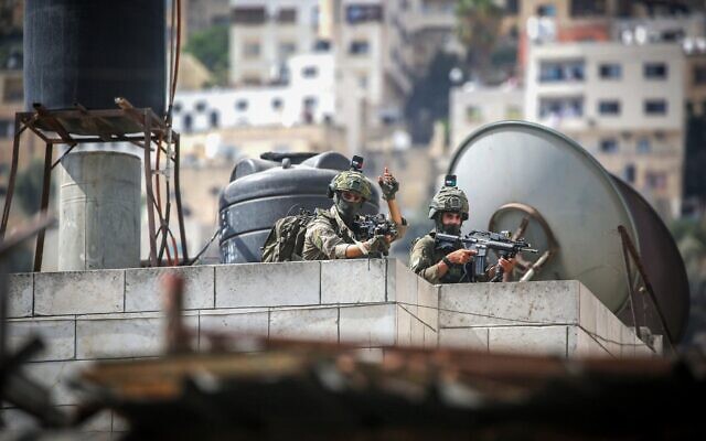 Les forces de sécurité israéliennes en opération dans la ville de Naplouse, en Cisjordanie, le 27 août 2025. (Crédit : Nasser Ishtayeh/Flash90)