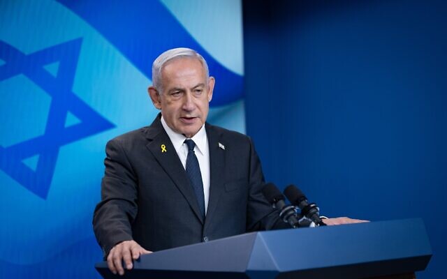 Le Premier ministre Benjamin Netanyahu en conférence de presse au bureau du Premier ministre à Jérusalem, le 15 septembre 2025. (Crédit : Chaim Goldberg/Flash90)