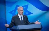 Le Premier ministre Benjamin Netanyahu prend la parole depuis son cabinet, à Jérusalem, le 15 septembre 2025. (Chaim Goldberg/Flash90)