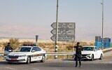 Les forces de sécurité israéliennes près du lieu d'une attaque meurtrière au poste-frontière d'Allenby entre la Cisjordanie et la Jordanie, le 18 septembre 2025. (Crédit : Oren Ben Hakoon/Flash90)