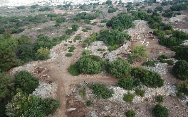Le site archéologique d'el-Ahwat, à environ 20 kilomètres à l'est de Césarée, en septembre 2024. (Crédit : Aaron Lipkin)