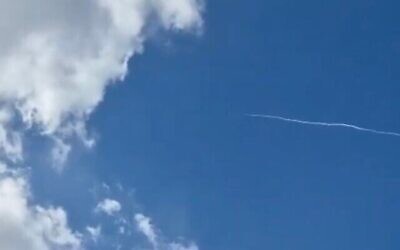 Un missile intercepteur est lancé pour abattre un missile balistique houthi tiré depuis le Yémen, le 3 septembre 2025. (Capture d'écran X) Un missile intercepteur est lancé pour abattre un missile balistique houthi tiré depuis le Yémen, le 3 septembre 2025. (Capture d'écran X)