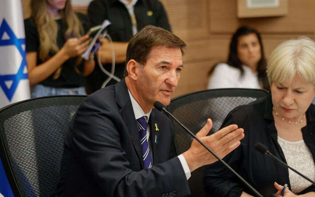 Le député Boaz Bismuth (Likud) préside une réunion de la commission des Affaires étrangères et de la Défense de la Knesset, le 3 septembre 2025. (Crédit : Noam Moskowitz, bureau du porte-parole de la Knesset) Le député Boaz Bismuth (Likud) préside une réunion de la commission des Affaires étrangères et de la Défense de la Knesset, le 3 septembre 2025. (Crédit : Noam Moskowitz, bureau du porte-parole de la Knesset)