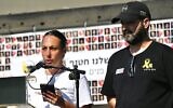 Lishay Miran-Lavi, l'épouse de l'otage du Hamas Omri Miran, prend la parole sur la Place des Otages de Tel Aviv, le 5 septembre 2025. (Uriel Even Sapir/Forum des otages et des familles de disparus)