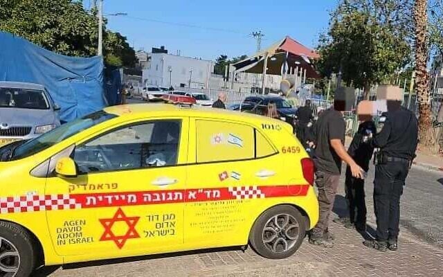 Illustration : Secouristes et policiers sur les lieux d'une fusillade à Ramle, le 17 septembre 2025. (Crédit : Magen David Adom) Illustration : Secouristes et policiers sur les lieux d'une fusillade à Ramle, le 17 septembre 2025. (Crédit : Magen David Adom)