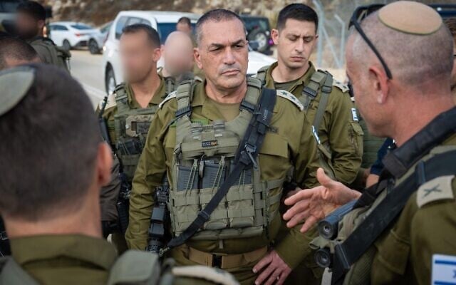Le chef d'état-major de l'armée israélienne, le lieutenant-général Eyal Zamir, s'adressant à des officiers, en Cisjordanie, le 8 septembre 2025. (Crédit : Armée israélienne) Le chef d'état-major de l'armée israélienne, le lieutenant-général Eyal Zamir, s'adressant à des officiers, en Cisjordanie, le 8 septembre 2025. (Crédit : Armée israélienne)