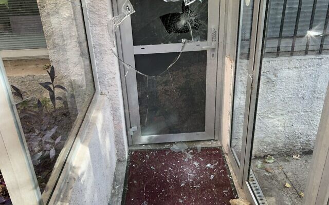 La synagogue de Sète vandalisée, le 17 septembre 2025. (Crédit : X.com) La synagogue de Sète vandalisée, le 17 septembre 2025. (Crédit : X.com)
