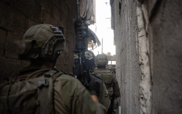 Des soldats de la 162ᵉ division de l'armée israélienne opérant dans la bande de Gaza, sur une image publiée le 23 septembre 2025. (Crédit : Armée israélienne)