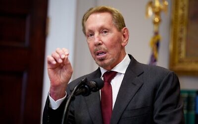 Larry Ellison, cofondateur d'Oracle, s'exprime lors d'une conférence de presse avec le président américain Donald Trump dans la salle Roosevelt de la Maison Blanche, le 21 janvier 2025 à Washington, DC. (Crédit : Andrew Harnik/Getty Images via JTA)
