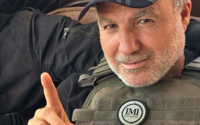 Hossam al-Astal, chef de la "Strike Force Against Terror" (Force d'intervention contre le terrorisme), sur une photo non datée prise dans la bande de Gaza. (Crédit : al-Astal/Facebook) Hossam al-Astal, chef de la "Strike Force Against Terror" (Force d'intervention contre le terrorisme), sur une photo non datée prise dans la bande de Gaza. (Crédit : al-Astal/Facebook)