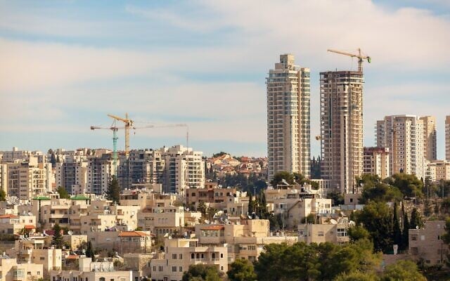 Immeubles de grande hauteur en construction à Jérusalem Illustration (Crédit : Vladimir1965/iStock/Getty Images) Immeubles de grande hauteur en construction à Jérusalem Illustration (Crédit : Vladimir1965/iStock/Getty Images)