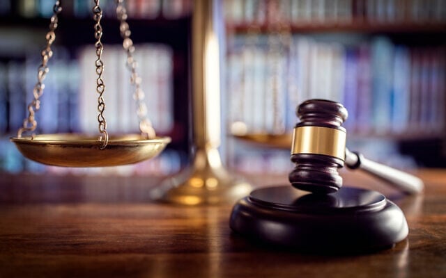 Image illustrative de la justice avec une balance (BrianAJackson ; iStock par Getty Images)