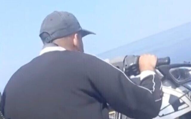 Muhammad Abu Dakha, originaire de Gaza, sur un jet ski entre la Libye et l'Italie. (Capture d'écran: YouTube)
