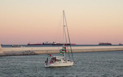 Des navires d'une flottille civile, transportant des militants pro-palestiniens et anti-israéliens, dont la militante suédoise pour le climat Greta Thunberg, quittent à nouveau Barcelone le 2 septembre 2025, après avoir été contraints de retourner au port en raison du mauvais temps la veille. (Crédit : Aitor Iturria/AFPTV/AFP) Des navires d'une flottille civile, transportant des militants pro-palestiniens et anti-israéliens, dont la militante suédoise pour le climat Greta Thunberg, quittent à nouveau Barcelone le 2 septembre 2025, après avoir été contraints de retourner au port en raison du mauvais temps la veille. (Crédit : Aitor Iturria/AFPTV/AFP)