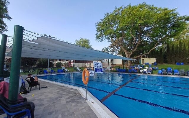 La piscine rénovée du kibboutz Or HaNer, dans "l’enveloppe de Gaza" - la région appelée en hébreu "Otef Azza". (Crédit : Aviv Management and Consulting)