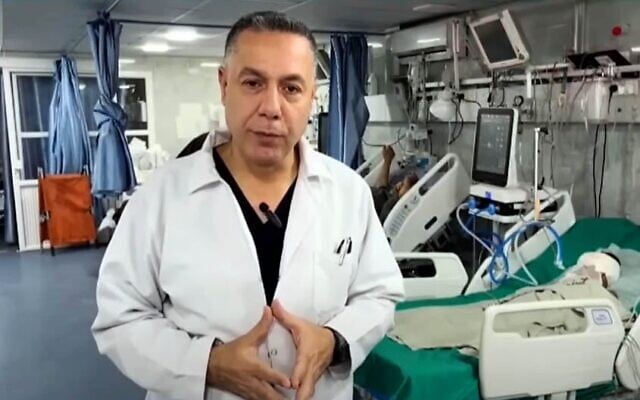 Hussam Abu Safiya, directeur de l'hôpital Kamal Adwan, dans une capture d'écran non datée tirée d'une vidéo de Democracy Now publiée sur YouTube, le 14 janvier 2025. (Capture d'écran de Democracy Now)