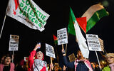 Des manifestants brandissent des pancartes sur lesquelles on peut lire « Israël assassin, la France complice » (à gauche), « Vive le combat du peuple palestinien » et « Soutenir la Palestine n'est pas un crime » lors d'un rassemblement organisé par la CGT, Solidaires et la FSU à Toulouse, dans le sud-ouest de la France, le 2 novembre 2023. (Crédit : Lionel BONAVENTURE / AFP)