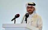Majed al-Ansari, porte-parole du ministère des Affaires étrangères du Qatar, lors d'une conférence de presse pendant le sommet d'urgence arabo-islamique de 2025 ,à Doha, le 15 septembre 2025. (Crédit : Mahmud Hams/AFP)
