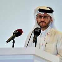 Majed al-Ansari, porte-parole du ministère des Affaires étrangères du Qatar, lors d'une conférence de presse pendant le sommet d'urgence arabo-islamique de 2025 ,à Doha, le 15 septembre 2025. (Crédit : Mahmud Hams/AFP)