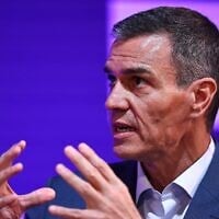 Le Premier ministre espagnol Pedro Sanchez participe au Sommet mondial sur le progrès et l'action 2025, qui se tient dans le centre de Londres le 26 septembre 2025 (Crédit : HENRY NICHOLLS / AFP).
