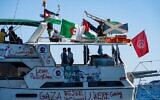Ilustration : Les membres du groupe de navires de la « Global Sumud Flotilla » à destination de Gaza amarrés près de la petite île de Koufonisi, au sud de la Crète, le 26 septembre 2025. (Crédit : Eleftherios Elis/AFP)