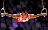 Le Japonais Shinnosuke Oka concourant aux anneaux lors de la finale du concours général masculin des 53ᵉ Championnats du monde de gymnastique artistique de la FIG, à Jakarta, en Indonésie, le 22 octobre 2025. (Crédit : Bay Ismoyo/AFP)