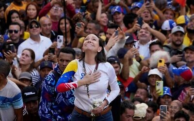 La cheffe de l'opposition vénézuélienne Maria Corina Machado s'adresse à ses partisans lors d'une manifestation contre le président Nicolas Maduro à Caracas, au Venezuela, le 9 janvier 2025. (Crédit : AP/Ariana Cubillos)
