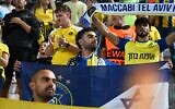 Les supporters du Maccabi Tel Aviv applaudissant à la fin du match de football de l'Europa League entre le PAOK et le Maccabi Tel Aviv, au stade Toumpa, à Thessalonique, en Grèce, le 24 septembre 2025. (Crédit : Giannis Papanikos/AP)