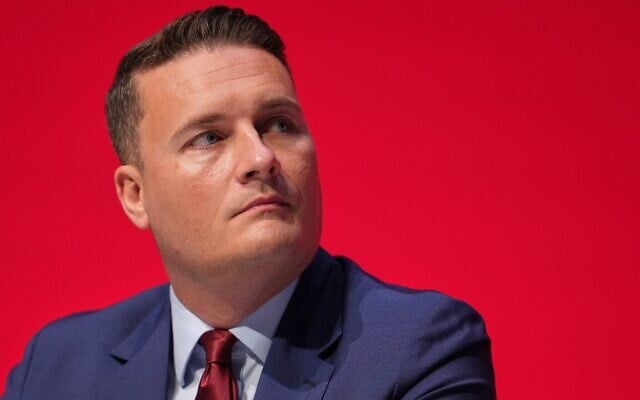 Le ministre britannique de la Santé, Wes Streeting, lors de la conférence annuelle du Parti travailliste à Liverpool, en Angleterre, le 30 septembre 2025. (Crédit : AP Photo/Jon Super)